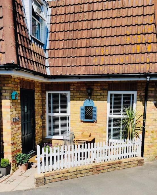 May Cottage - Heart Of Vibrant Village & 10 Mins Walk To Beach Milford on Sea Eksteriør bilde