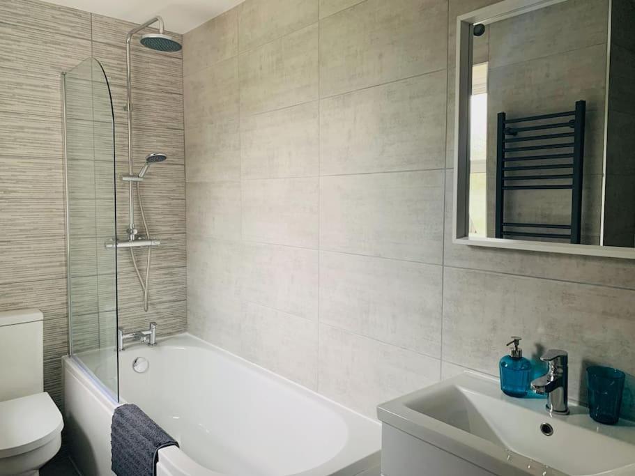May Cottage - Heart Of Vibrant Village & 10 Mins Walk To Beach Milford on Sea Eksteriør bilde