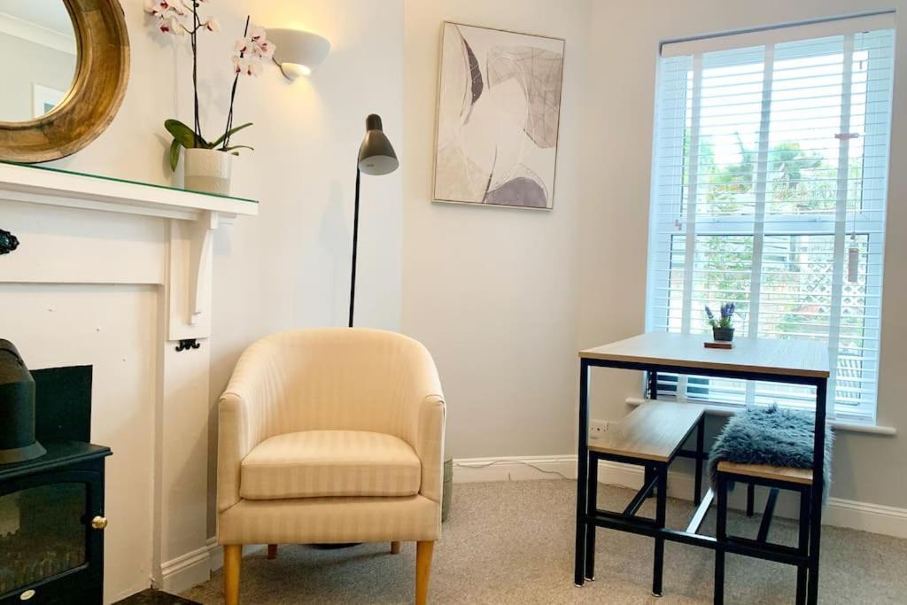 May Cottage - Heart Of Vibrant Village & 10 Mins Walk To Beach Milford on Sea Eksteriør bilde