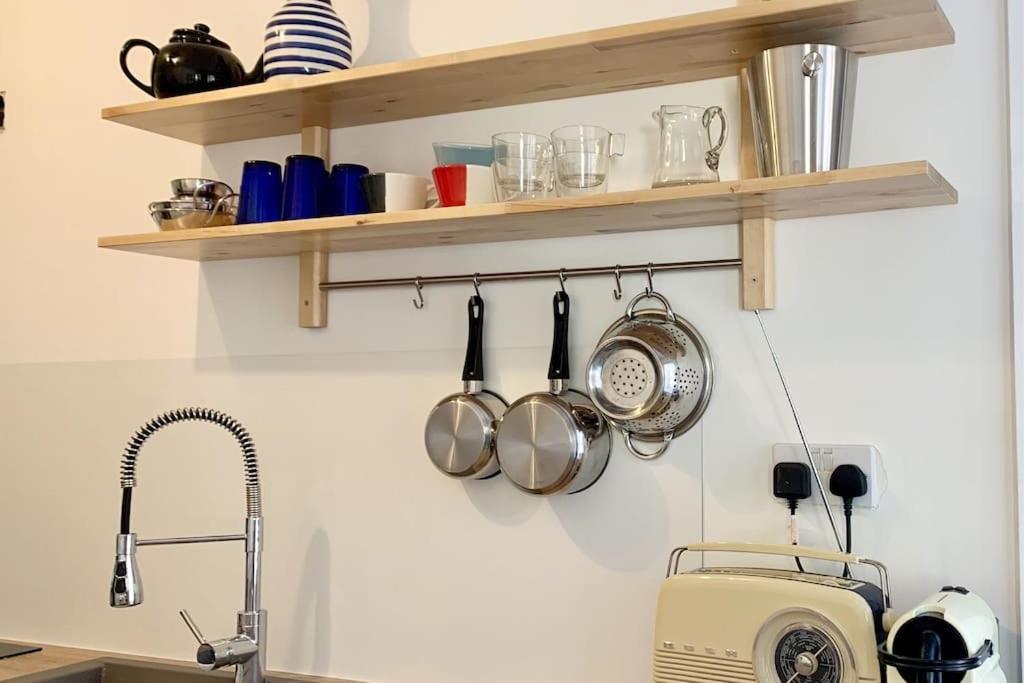 May Cottage - Heart Of Vibrant Village & 10 Mins Walk To Beach Milford on Sea Eksteriør bilde