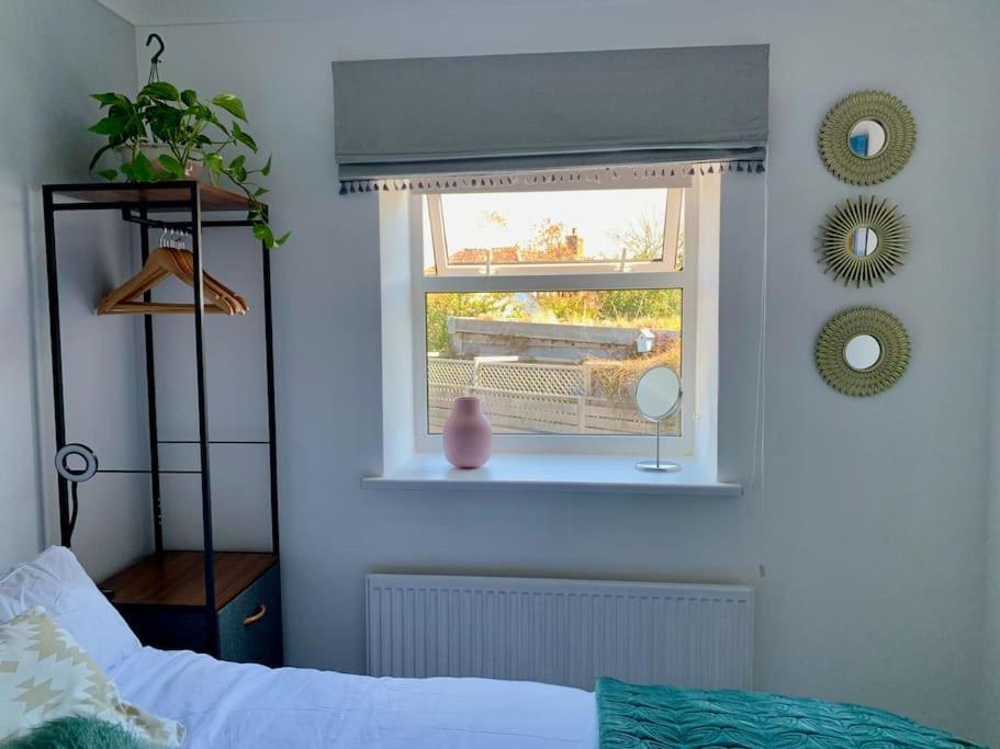 May Cottage - Heart Of Vibrant Village & 10 Mins Walk To Beach Milford on Sea Eksteriør bilde